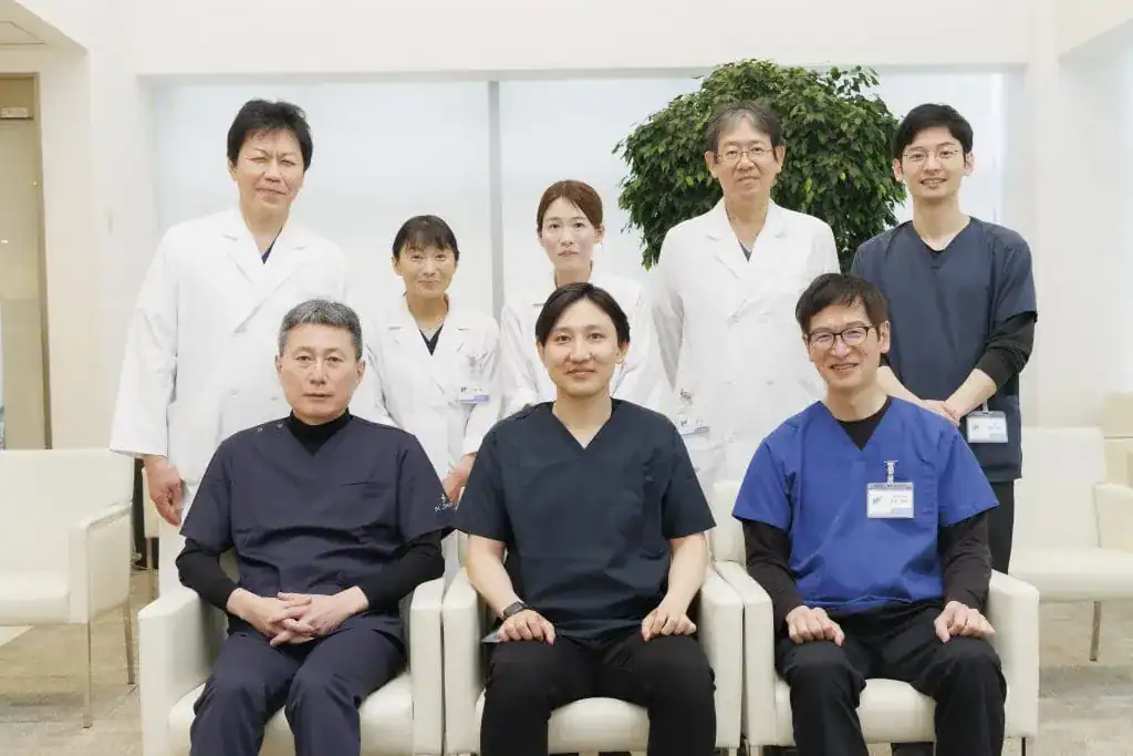 医師紹介：操レディスホスピタルの産婦人科医師陣の集合写真です。.